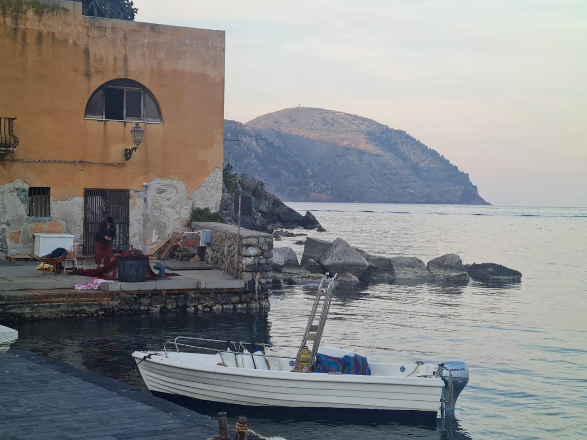 Appartamento Lipari Centro Storico Flat 6 mins from Port Esterno foto